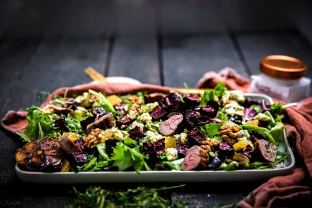 Herbstsalat mit gebratenem Lammfilet