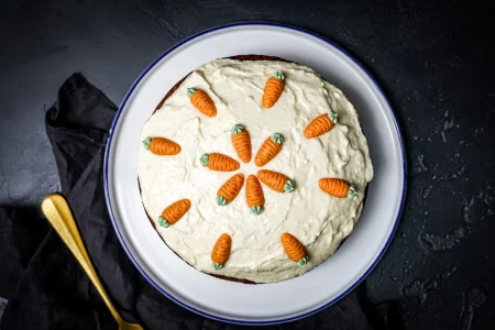 Veganer Karottenkuchen mit Frosting