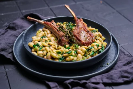 Lammkronen mit Pestobohnen