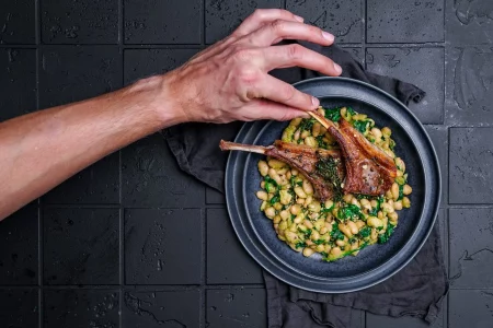 Lammkronen mit Pestobohnen