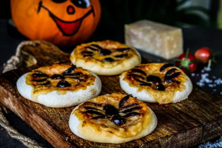 Halloween-Mini-Pizzen Halloween Fingerfood