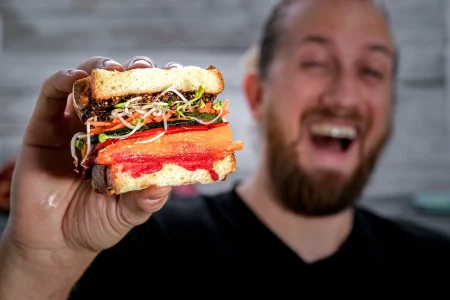 Roasty Rainbow-Sandwich vegan