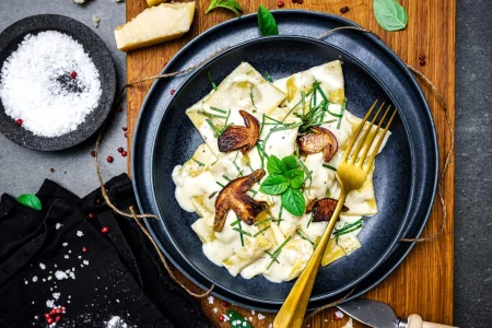 Steinpilz-Ravioli-in-Parmesan-Sauce-8