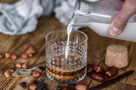 Vegane Haselnuss-Vanillemilch