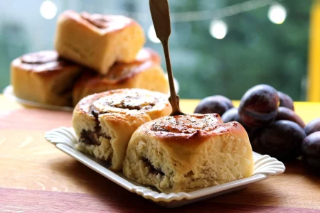 Mohnschnecken-Rezept mit Zwetschgen