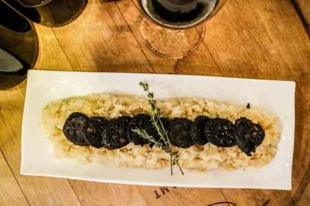 knusprige-blunzen-mit-birnenkraut