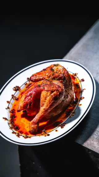 GRILLHUHN mit perfekt knuspriger Haut & Mojo Rojo ❤️🍗
Die meisten machen genau diesen Fehler… 😬
→ deshalb wird die Haut nie richtig knusprig
Ich zeig dir, wie’s wirklich geht 😊🔥💚

Werbung / Ad

#motioncooking #biggreenegg #grillhuhn #rotisseriechicken #mojorojo