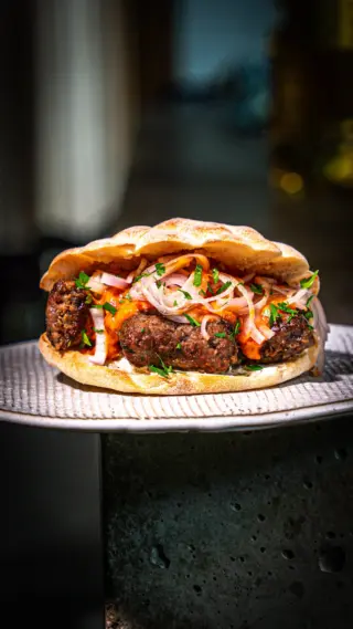 CEVAPE oder CEVAPCICI? 🍖😄❤️‍🔥
Eigentlich egal - sie müssen einfach perfekt sein 🥰
Und ich hätt da zufällig was für euch 😎

Werbung/Ad 

#motioncooking #cevapi #cevapcici #napoleongrillsaustria #premiumbbqs