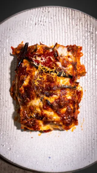 🍆 PARMIGIANA DI MELANZANE 🇮🇹
Comfort Food wird ja schnell mal in den Mund genommen – aber bei dem Gericht haben die Italiener voll ins Schwarze getroffen. 🎯❤️

Werbung

#motioncooking #parmigiana #melanzani #LidlÖsterreich