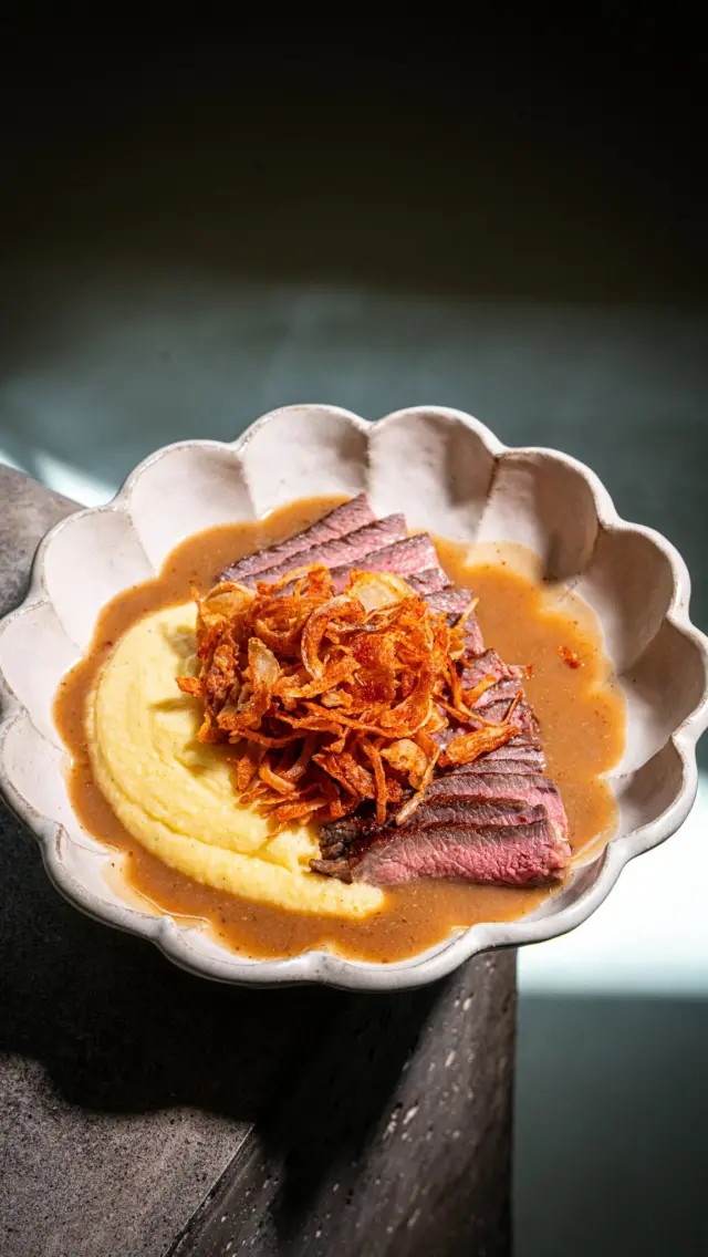 ZWIEBELROSTBRATEN 🧅🥩 
Was kann man Besseres machen, wenn’s um diesen Lokal-Helden geht?! 🧅😅

🧅Und wer sich ein Portrait unserer Lieblings-Knolle, oder der anderen regionalen Helden als Poster nach Hause holen will: Einfach Plakat in deiner Hauptstadt suchen, QR-Code scannen und dein kostenloses, limitiertes Poster bestellen! 😍🙌🏼

Limitiert & nur von 8. bis 21. Oktober! 😘

Werbung/Ad

#motioncooking #zwiebelrostbraten #regionalehelden #amainfo