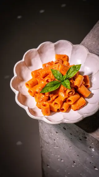 PASTA ALLA ZOZZONA 🍝❤️‍🔥
Wenn sich 3 der besten römischen Pastagerichte zusammentun! 😎🤌🏼

🍅 Und wer sich die Paradeiser oder einen der anderen regionalen Helden als Poster nach Hause holen will: Einfach online bestellen oder den Plakatstandort in deiner Landeshauptstadt finden, QR-Code scannen und dein kostenloses, limitiertes Poster sichern! 😍🙌🏼

Nur von 8. bis 21. Oktober und solange der Vorrat reicht! 😘

Werbung

#motioncooking #pastaallazozzona #amainfo #amagütesiegel #regionalehelden
